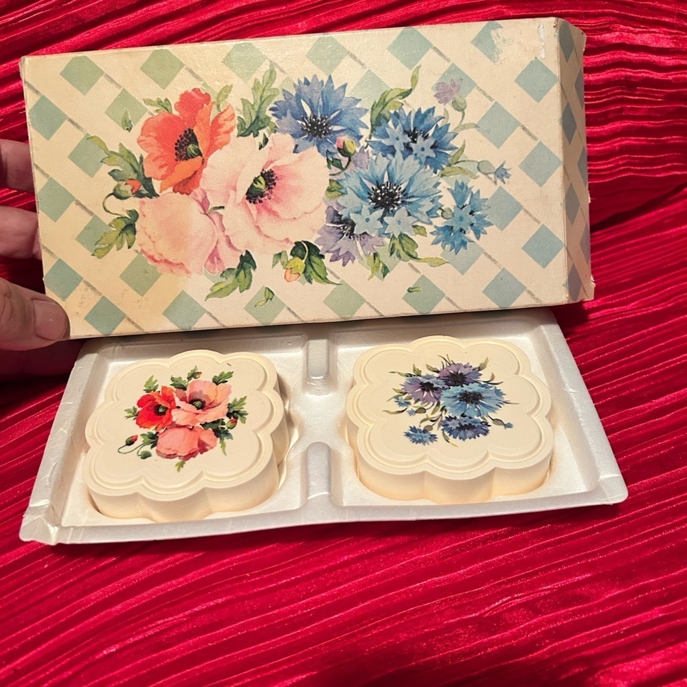 Vintage Avon Country Garden hostess soaps- like new - Picture 7 of 7